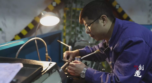 全國人大代表 平高集團有限公司首席工匠 胡中輝