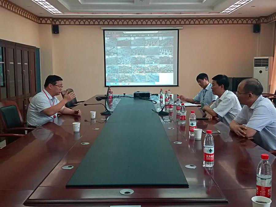 莅临郑州财经技师学院视察工考人机对话考试工