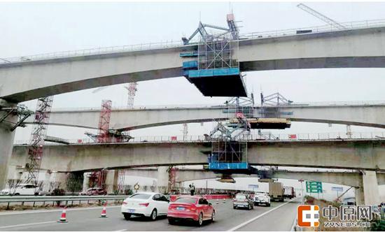 鄭阜高鐵跨商登高速 連續梁第一聯成功合龍
