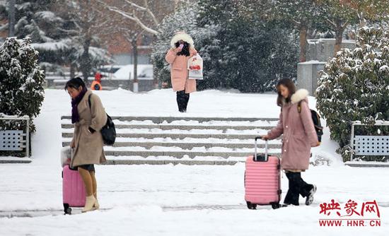一場瑞雪牽絆了多少人的腳步