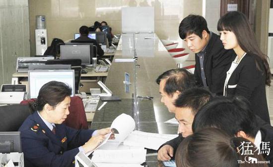 河南税务部门推出28条硬举措 确保减税降费政策应享尽享 河南税务部门推出28条硬举措 确保减税降费政策应享尽享