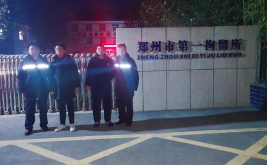 2018最后一天 郑州这两名男子在拘留所里“跨年”
