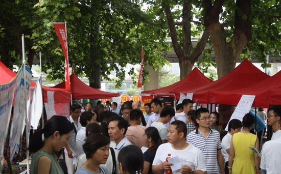 ����ĩ֣�������ר����Ƹ�ᣬ�ṩ3800����λ