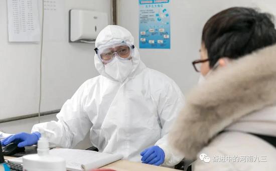 平顶山市第二人民医院一支社李云峰在发热门诊筛查疑似患者