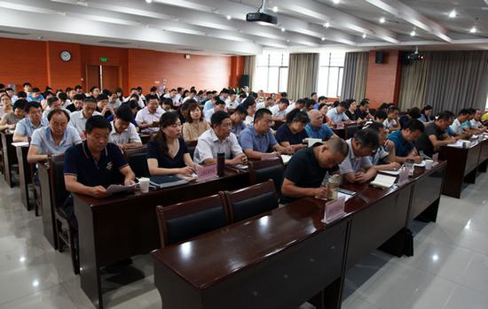 各县(市、区)教育局、市属中职学校(高校中专部)相关负责同志参加会议。