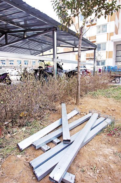 “新物业”把“老物业”原来建的电动车充电桩强行拆除
