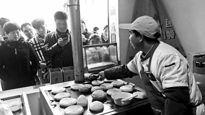 延津火烧色如紫铜 当地人出国前都要捎一兜