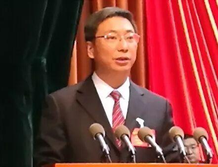 下午4时30分许,新当选的漯河市人民政府市长刘尚进,发表了热情洋溢的讲话。