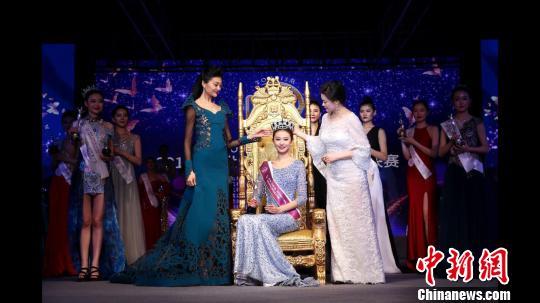 2017世界旅游小姐中国区总决赛29日落幕,河南选手曹灿荣获冠军。 齐建文 摄