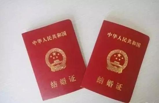 到民政局登记结婚连9块钱都不需要啦!婚姻登记费用已经取消了,领证免费!