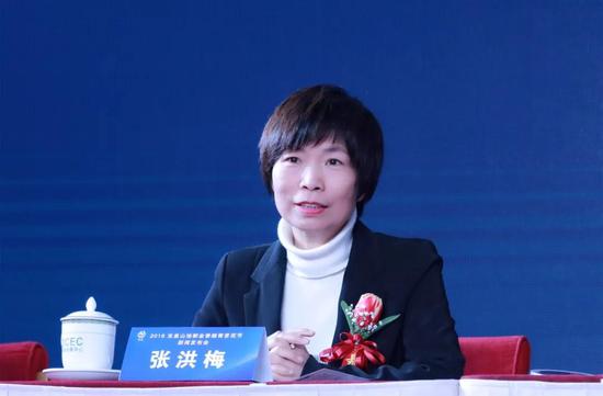 春江集团董事长张洪梅出席发布会