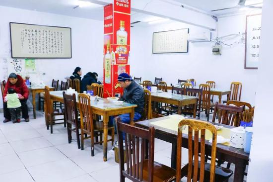 店面虽然隐于深巷,