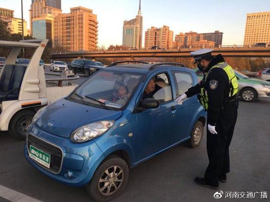 郑州这类车禁止上路 无证驾驶可拘留