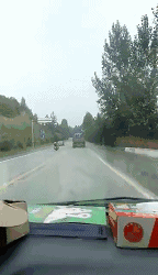 03：13秒時，超大車時的驚險視頻