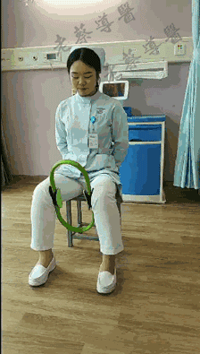 ▲大腿内侧肌肉练习