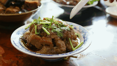 郑州管城区扣碗老店!一碗热乎乎的酥肉扣碗,吃到最朴实的家的味道!_新浪河南_新浪网