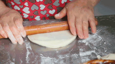 饼皮煎至微微金黄，