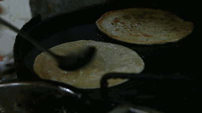 “我家饼好吃的原因在于饼是用好油炸出来的，