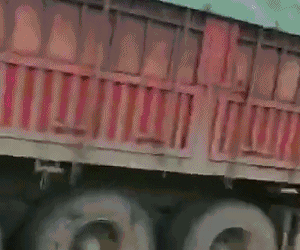 焦作半挂车与电动车相撞事故刷爆朋友圈 真相