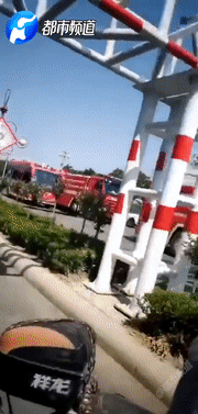 在如此緊急關頭 市民拍下這樣的鏡頭