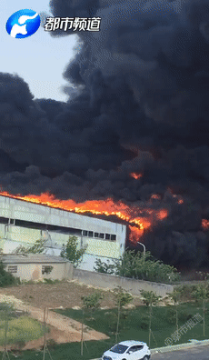 目擊群眾稱，5月10日早上9點多起火