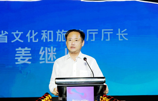 姜继鼎介绍大会情况