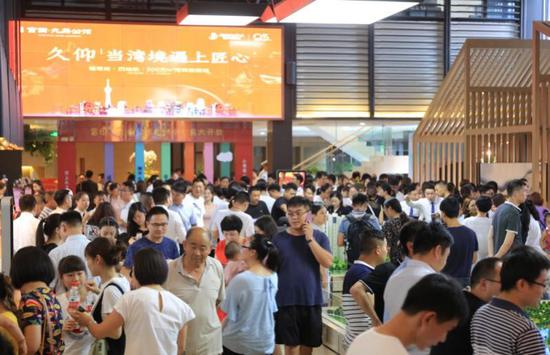 抽奖现场,气氛嗨爆!