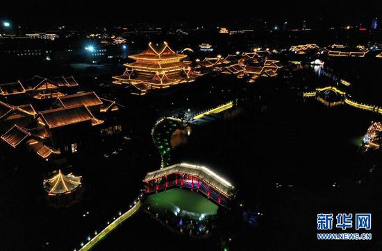 这是开封御河夜景（无人机照片，6月1日摄）。