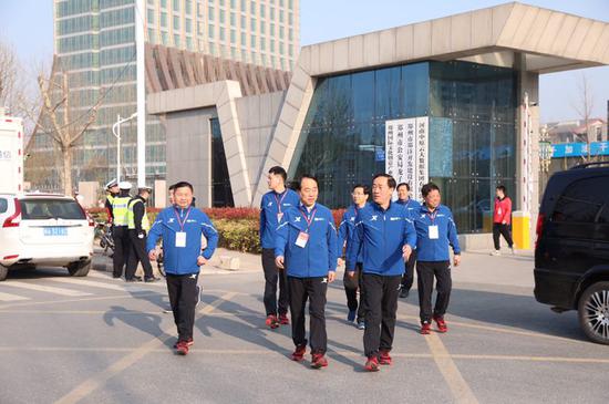 河南省副省長戴柏華，河南省政協副主席、九三學社河南省委主委張亞忠出席起跑儀式