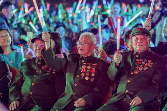 老戰士代表受邀參加開幕式