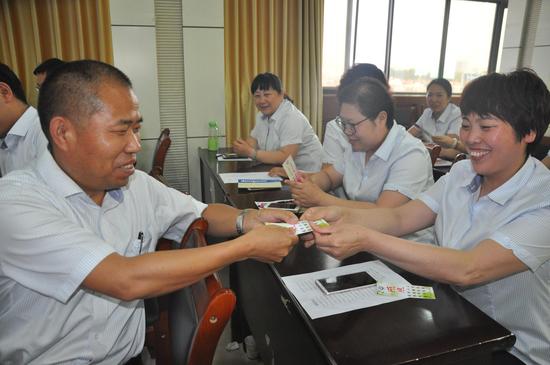 卫辉市农信联社:开办感恩﹒担当主题道德讲堂