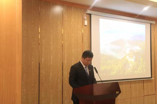 西九華山風景區總經理劉力對景區進行推介