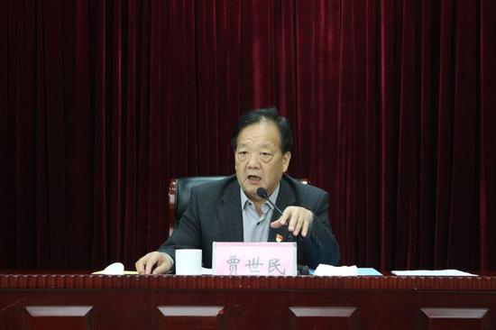 省法學會黨組成員、副會長賈世民主持會議