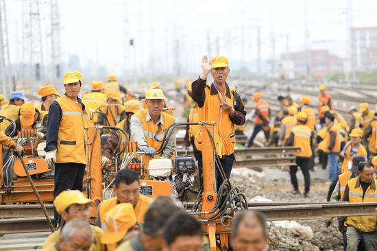 新組裝道岔整體推進