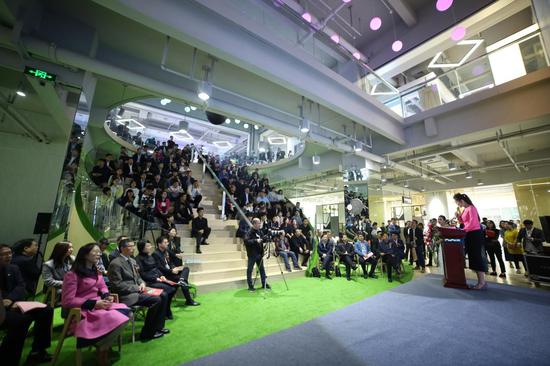 ▲华世界全球采购中心的郑州展厅