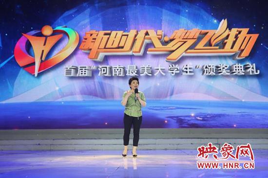 鄧亞萍用自己的親身經歷鼓勵大學生