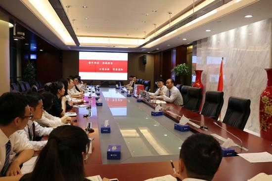 �������֣�ݷ��оٰ�����Ա����̸��