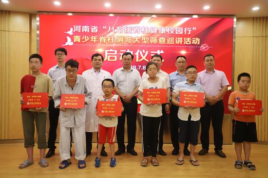 6名患者每人领取了2万元救助金