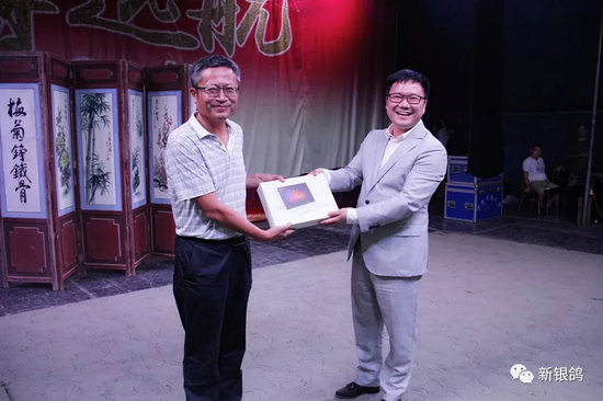 银鸽集团为41名职工子女发红包助圆大学梦