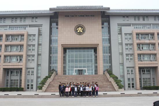 董赵庆老师组织学生走进郑州大学