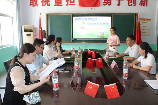 秦璐璐老师做汇报