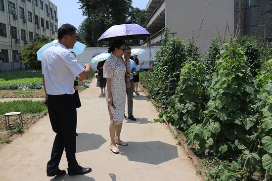 参观学校馨园农场