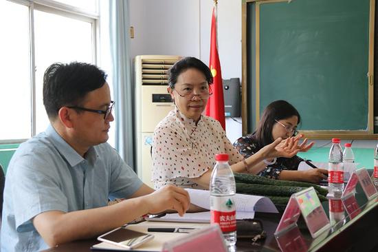 曹老师对《四季蔬果香》课程进行点评指导