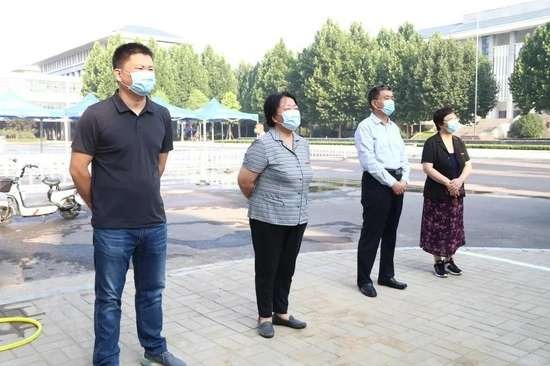 校领导现场指导演练工作