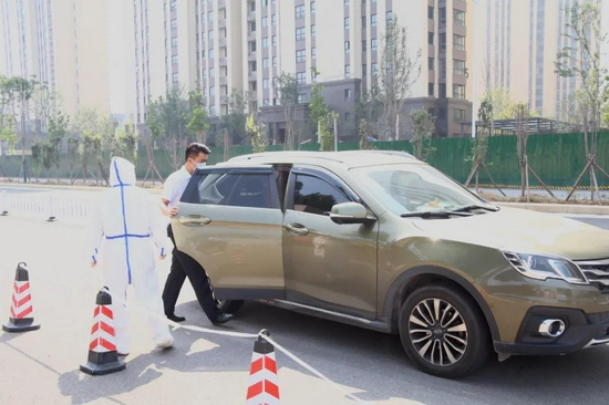 体温异常者乘车前往定点医院
