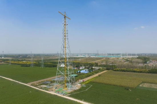 国网河南电力安全高效推进驻马店-武汉1000千伏特高压工程建设。王存芳 摄