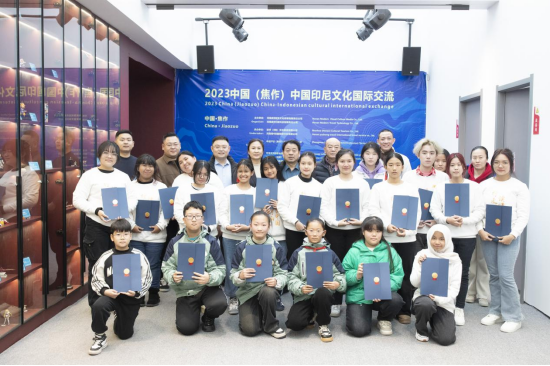 （中印尼文化交流颁发荣誉证书）