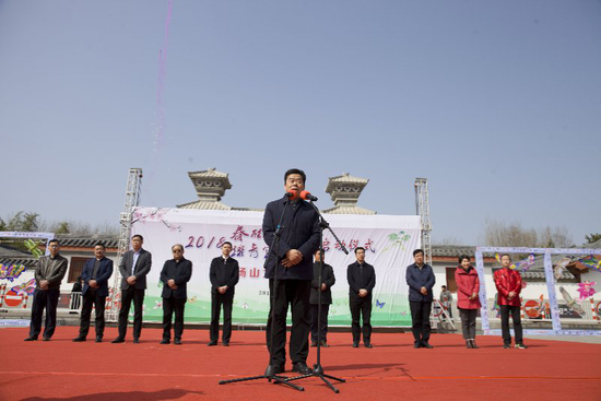 （永城芒碭山會場，河南省旅游局巡視員張鳳有宣布活動啟動）