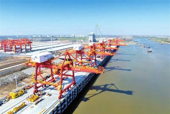 周口港通航后，擴大了貨物的運輸半徑，助力更多河南農產品、化肥原料等“跑”得更遠，銷往海南等地。資料圖片