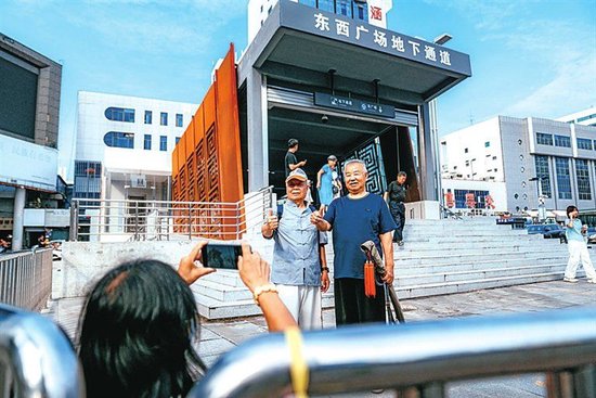 郑州火车站东广场地下南通道入口